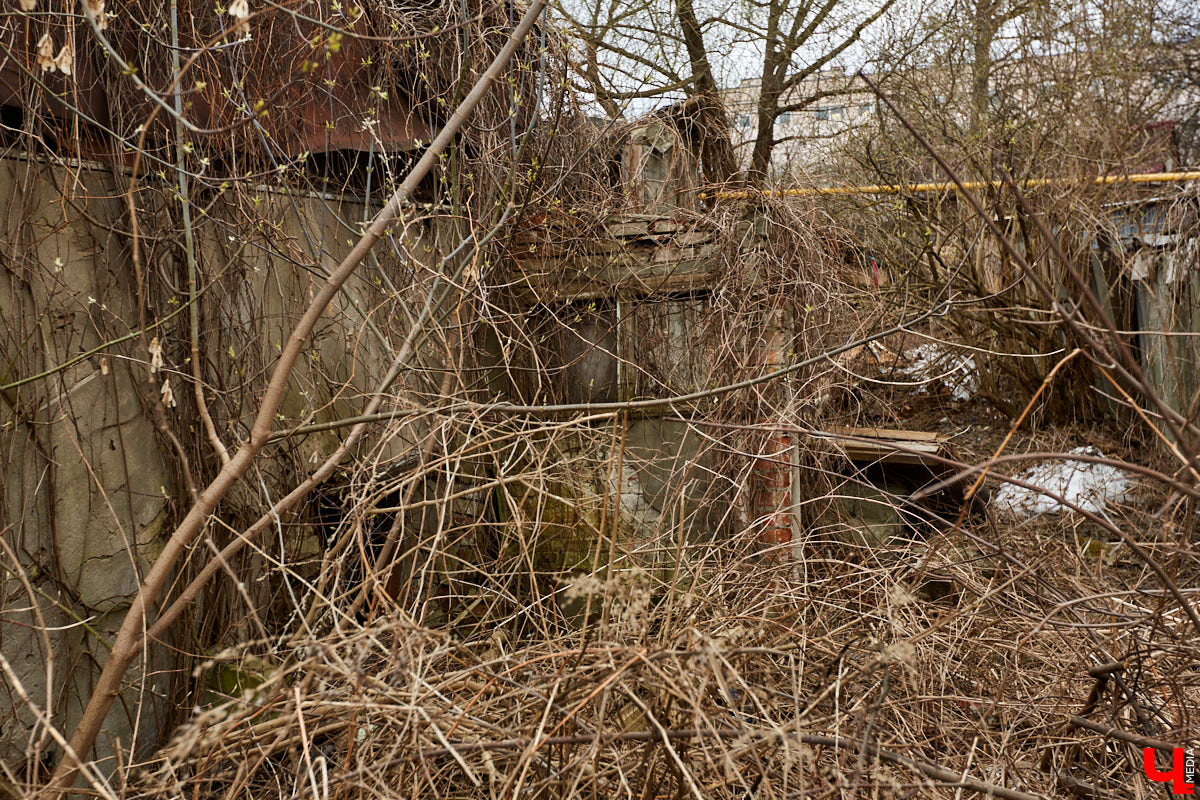 Вместе с экскурсоводом Владимиром Новиковым прошлись по нынешним улицам Дзержинского и Федосеева: нашли дом Лебедева-Полянского, определили самое старое дореволюционное здание и поискали привидений конспиративной квартиры на некогда Большой и Малой Мещанской.