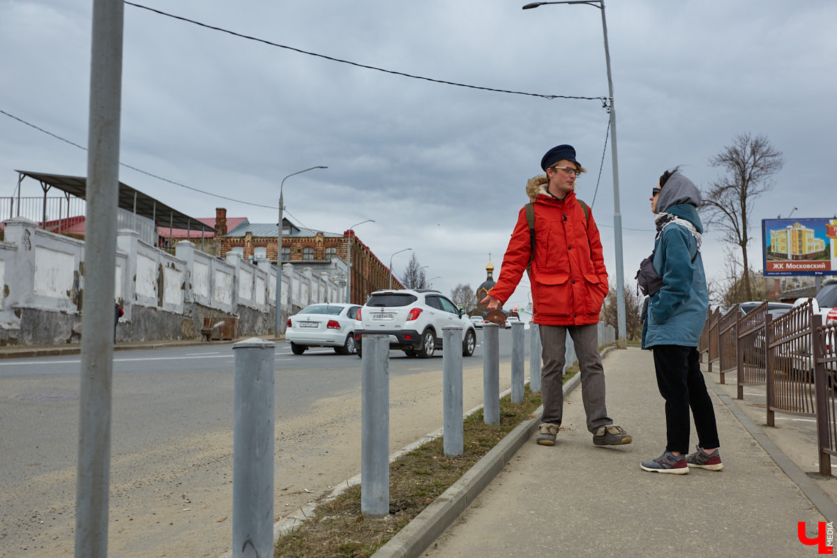 Вместе с экскурсоводом Владимиром Новиковым прошлись по нынешним улицам Дзержинского и Федосеева: нашли дом Лебедева-Полянского, определили самое старое дореволюционное здание и поискали привидений конспиративной квартиры на некогда Большой и Малой Мещанской.