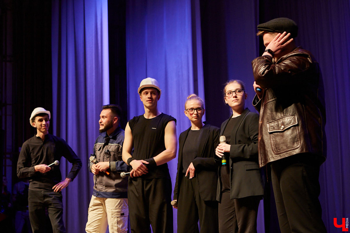 Студенты ждали своей «Весны» два года. Все это время они копили и шлифовали творческий материал. И вот, наконец, вышли на сцену ГДК, чтобы показать его. Смотрите, как прошел гала-концерт «Студенческой весны»!