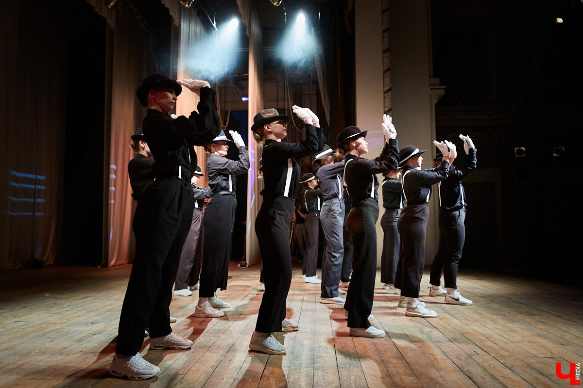 Студенты ждали своей «Весны» два года. Все это время они копили и шлифовали творческий материал. И вот, наконец, вышли на сцену ГДК, чтобы показать его. Смотрите, как прошел гала-концерт «Студенческой весны»!