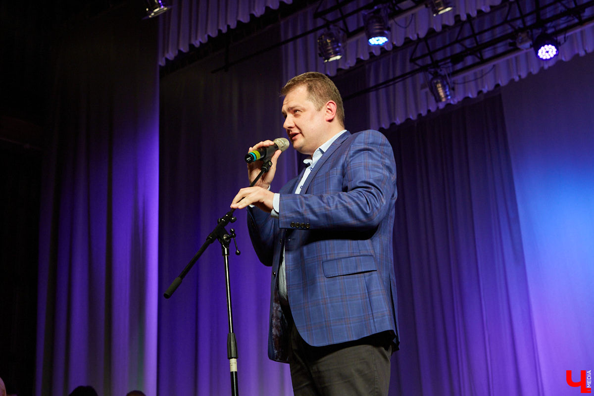 Студенты ждали своей «Весны» два года. Все это время они копили и шлифовали творческий материал. И вот, наконец, вышли на сцену ГДК, чтобы показать его. Смотрите, как прошел гала-концерт «Студенческой весны»!