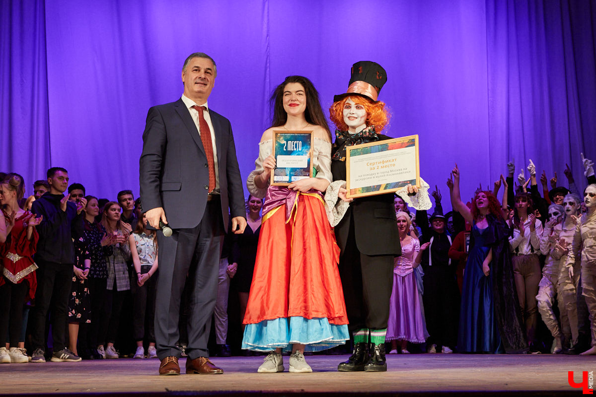 Студенты ждали своей «Весны» два года. Все это время они копили и шлифовали творческий материал. И вот, наконец, вышли на сцену ГДК, чтобы показать его. Смотрите, как прошел гала-концерт «Студенческой весны»!