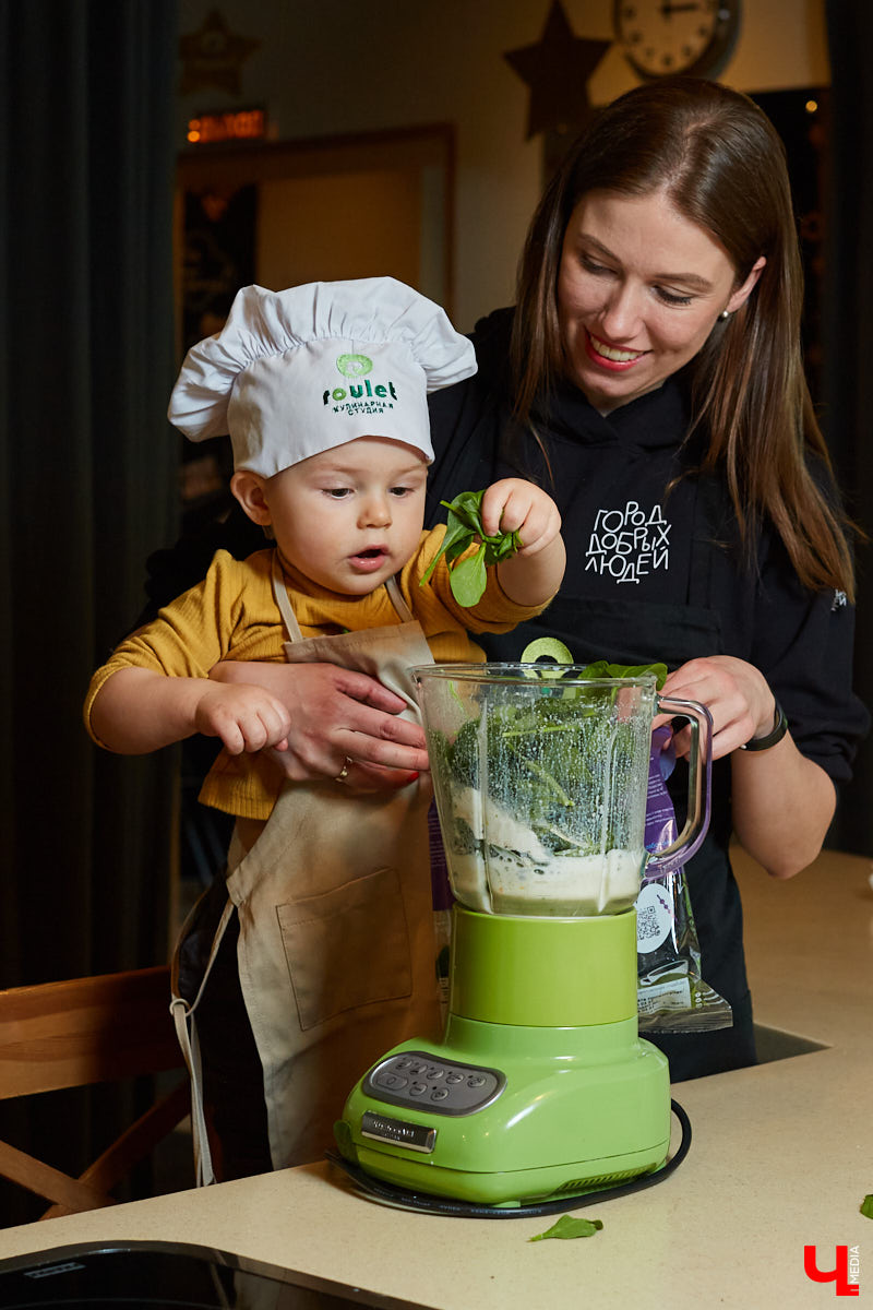 Как замаскировать кабачки со шпинатом и приготовить завтрак для малышей, разбирающихся во вкусной и полезной еде? На этот вопрос узнала ответ многодетная мама — продюсер проектов «Кто здесь?», «#Маминчатик» и «Город добрых», Евгения Королева.
