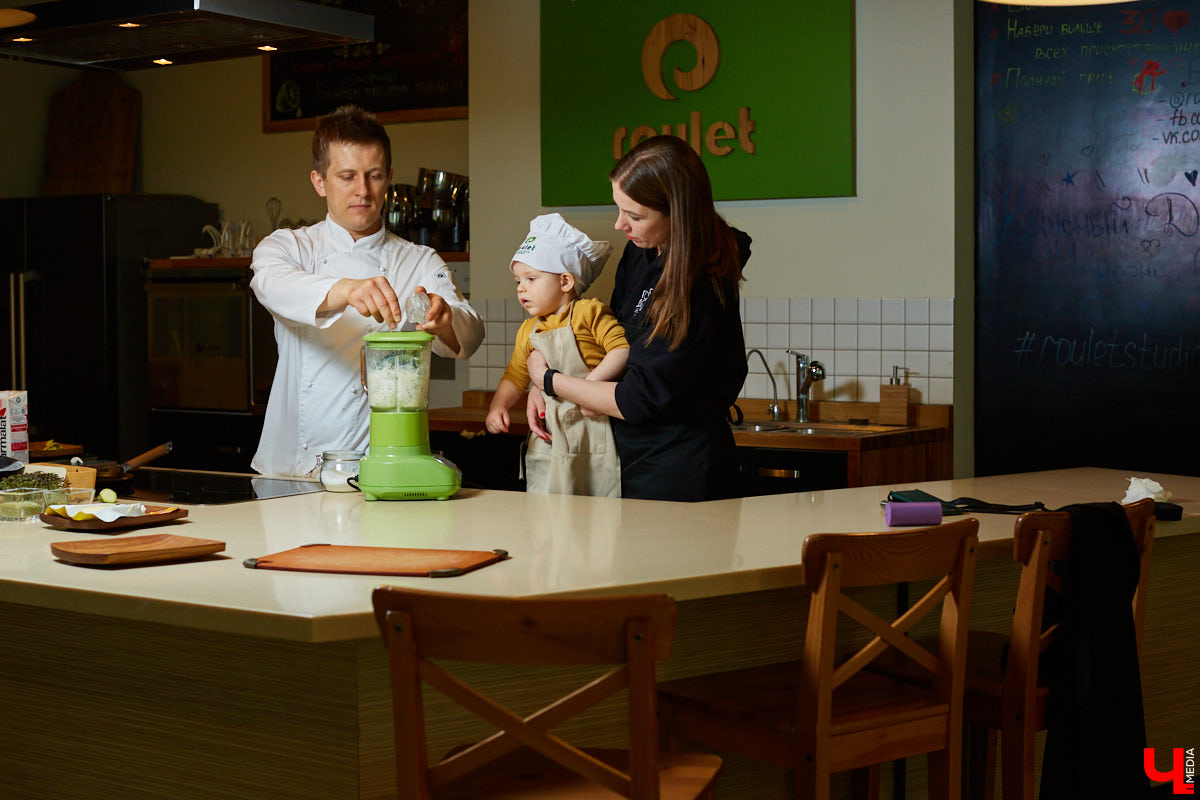 Как замаскировать кабачки со шпинатом и приготовить завтрак для малышей, разбирающихся во вкусной и полезной еде? На этот вопрос узнала ответ многодетная мама — продюсер проектов «Кто здесь?», «#Маминчатик» и «Город добрых», Евгения Королева.