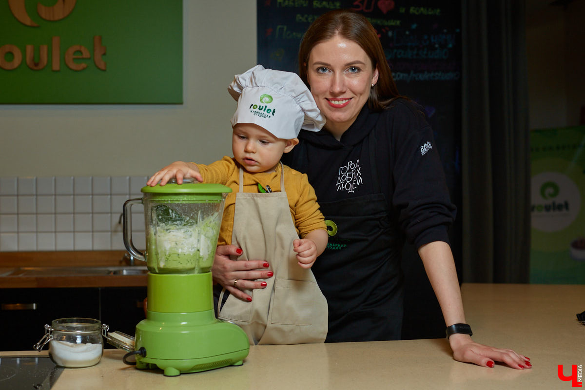 Как замаскировать кабачки со шпинатом и приготовить завтрак для малышей, разбирающихся во вкусной и полезной еде? На этот вопрос узнала ответ многодетная мама — продюсер проектов «Кто здесь?», «#Маминчатик» и «Город добрых», Евгения Королева.