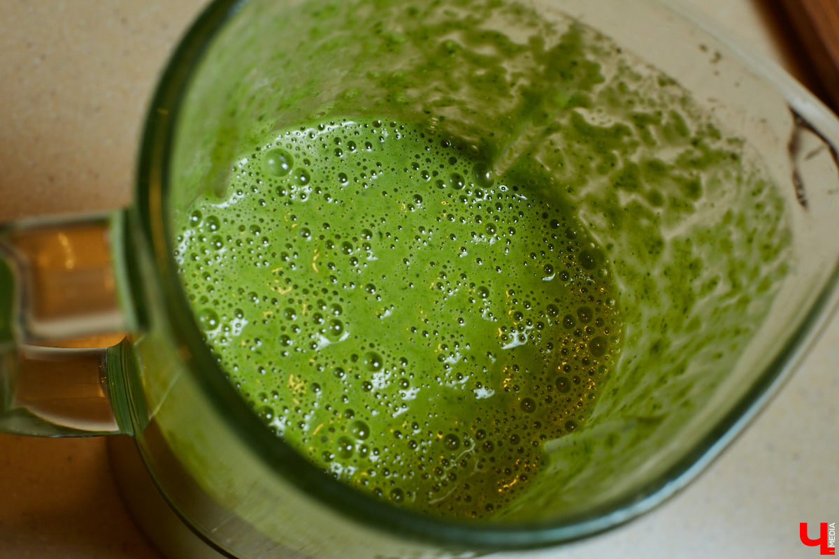 Как замаскировать кабачки со шпинатом и приготовить завтрак для малышей, разбирающихся во вкусной и полезной еде? На этот вопрос узнала ответ многодетная мама — продюсер проектов «Кто здесь?», «#Маминчатик» и «Город добрых», Евгения Королева.