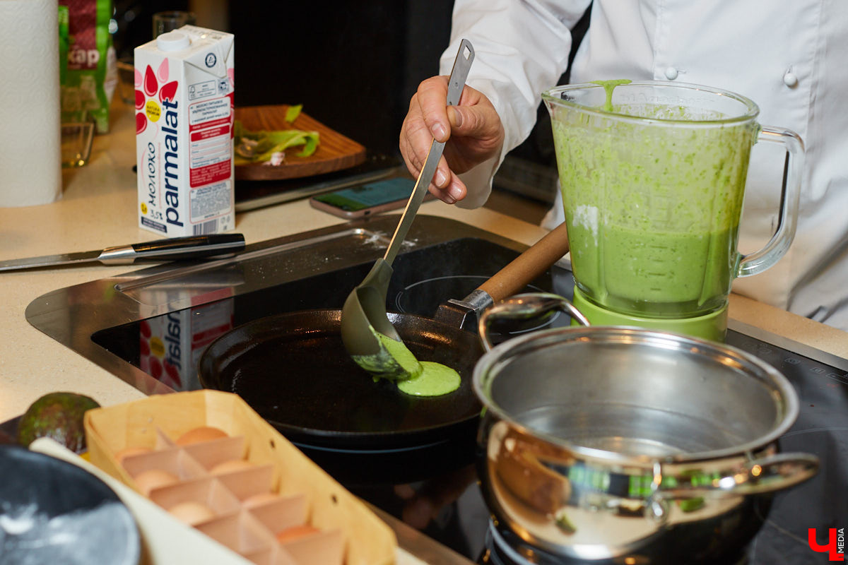 Как замаскировать кабачки со шпинатом и приготовить завтрак для малышей, разбирающихся во вкусной и полезной еде? На этот вопрос узнала ответ многодетная мама — продюсер проектов «Кто здесь?», «#Маминчатик» и «Город добрых», Евгения Королева.