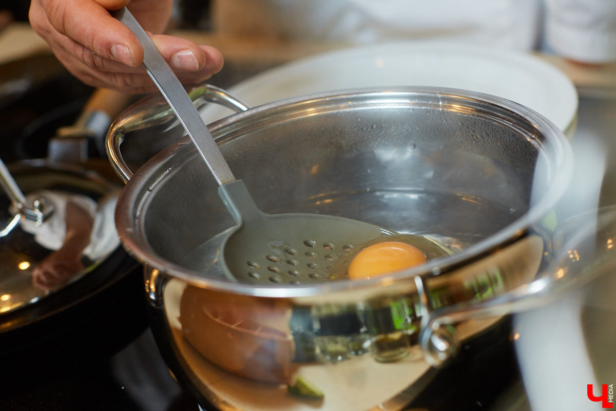 Как замаскировать кабачки со шпинатом и приготовить завтрак для малышей, разбирающихся во вкусной и полезной еде? На этот вопрос узнала ответ многодетная мама — продюсер проектов «Кто здесь?», «#Маминчатик» и «Город добрых», Евгения Королева.