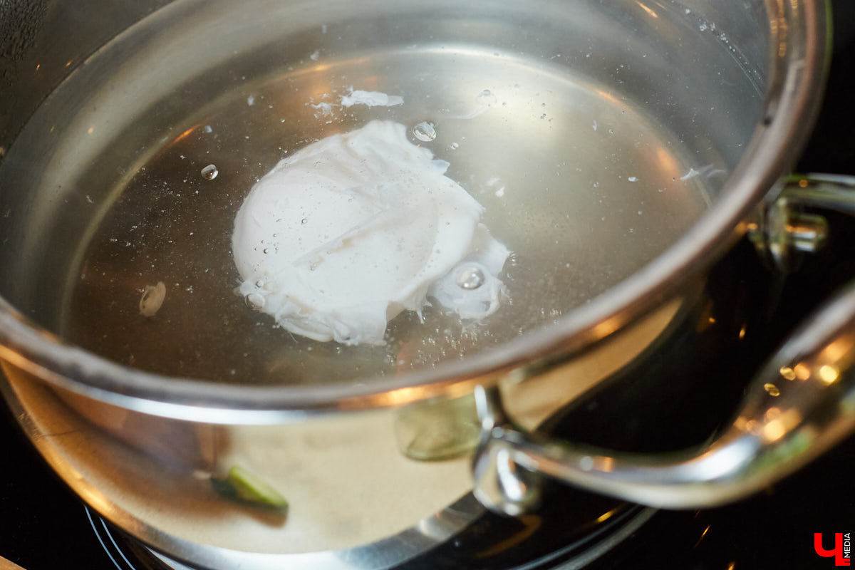 Как замаскировать кабачки со шпинатом и приготовить завтрак для малышей, разбирающихся во вкусной и полезной еде? На этот вопрос узнала ответ многодетная мама — продюсер проектов «Кто здесь?», «#Маминчатик» и «Город добрых», Евгения Королева.