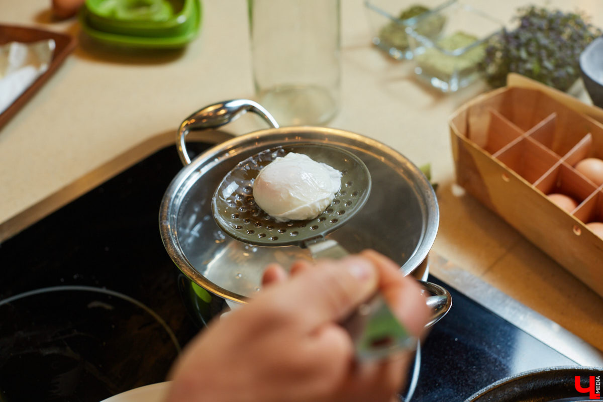 Как замаскировать кабачки со шпинатом и приготовить завтрак для малышей, разбирающихся во вкусной и полезной еде? На этот вопрос узнала ответ многодетная мама — продюсер проектов «Кто здесь?», «#Маминчатик» и «Город добрых», Евгения Королева.