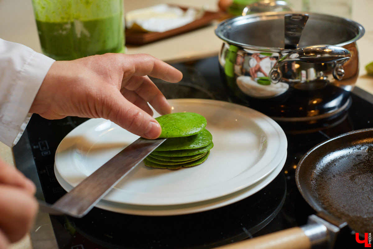 Как замаскировать кабачки со шпинатом и приготовить завтрак для малышей, разбирающихся во вкусной и полезной еде? На этот вопрос узнала ответ многодетная мама — продюсер проектов «Кто здесь?», «#Маминчатик» и «Город добрых», Евгения Королева.