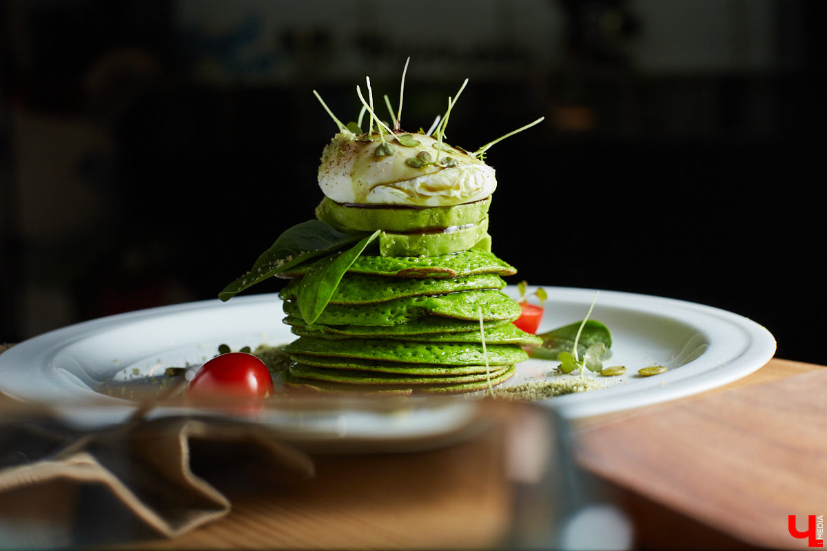 Как замаскировать кабачки со шпинатом и приготовить завтрак для малышей, разбирающихся во вкусной и полезной еде? На этот вопрос узнала ответ многодетная мама — продюсер проектов «Кто здесь?», «#Маминчатик» и «Город добрых», Евгения Королева.