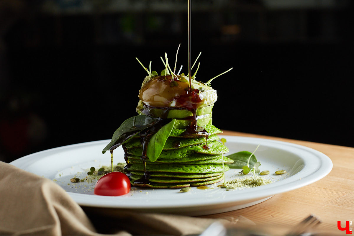 Как замаскировать кабачки со шпинатом и приготовить завтрак для малышей, разбирающихся во вкусной и полезной еде? На этот вопрос узнала ответ многодетная мама — продюсер проектов «Кто здесь?», «#Маминчатик» и «Город добрых», Евгения Королева.