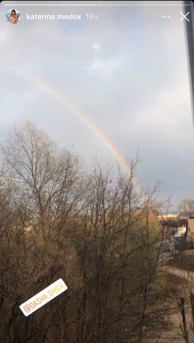 «Пришло время фотографий закатов», — заявили владимирские пользователи Instagram, которые вчера активно делились друг с другом снимками красивейшего неба и первой весенней радуги