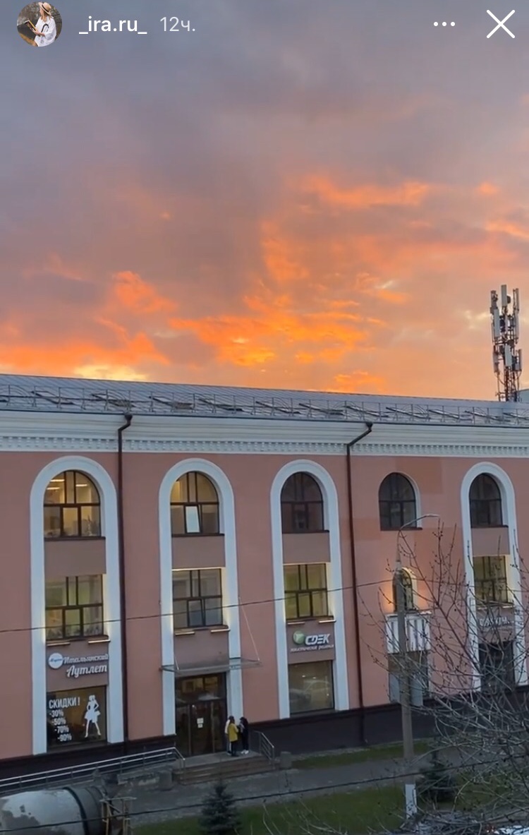 «Пришло время фотографий закатов», — заявили владимирские пользователи Instagram, которые вчера активно делились друг с другом снимками красивейшего неба и первой весенней радуги