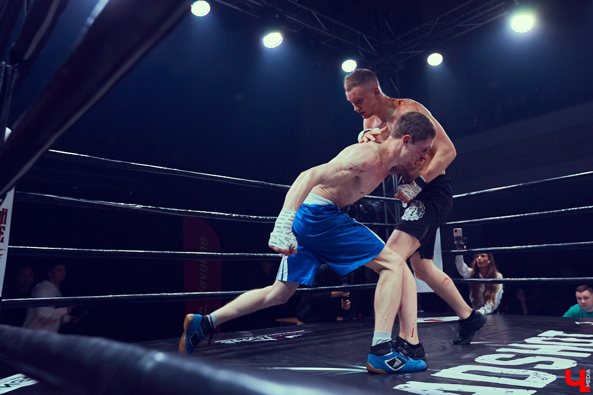 Владимирские ютуберы «ПуляTV» снова устроили жаркое шоу по прежним правилам, но в новом оформлении. Вливаемся в рабочую неделю с бесстрашными спортсменами, разбитыми лицами и, внезапно, Дашей Шигиной.