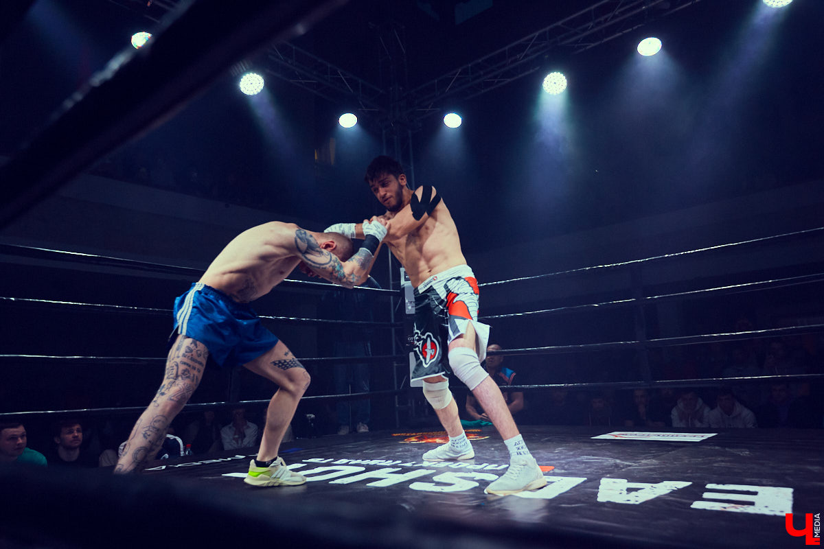 Владимирские ютуберы «ПуляTV» снова устроили жаркое шоу по прежним правилам, но в новом оформлении. Вливаемся в рабочую неделю с бесстрашными спортсменами, разбитыми лицами и, внезапно, Дашей Шигиной.