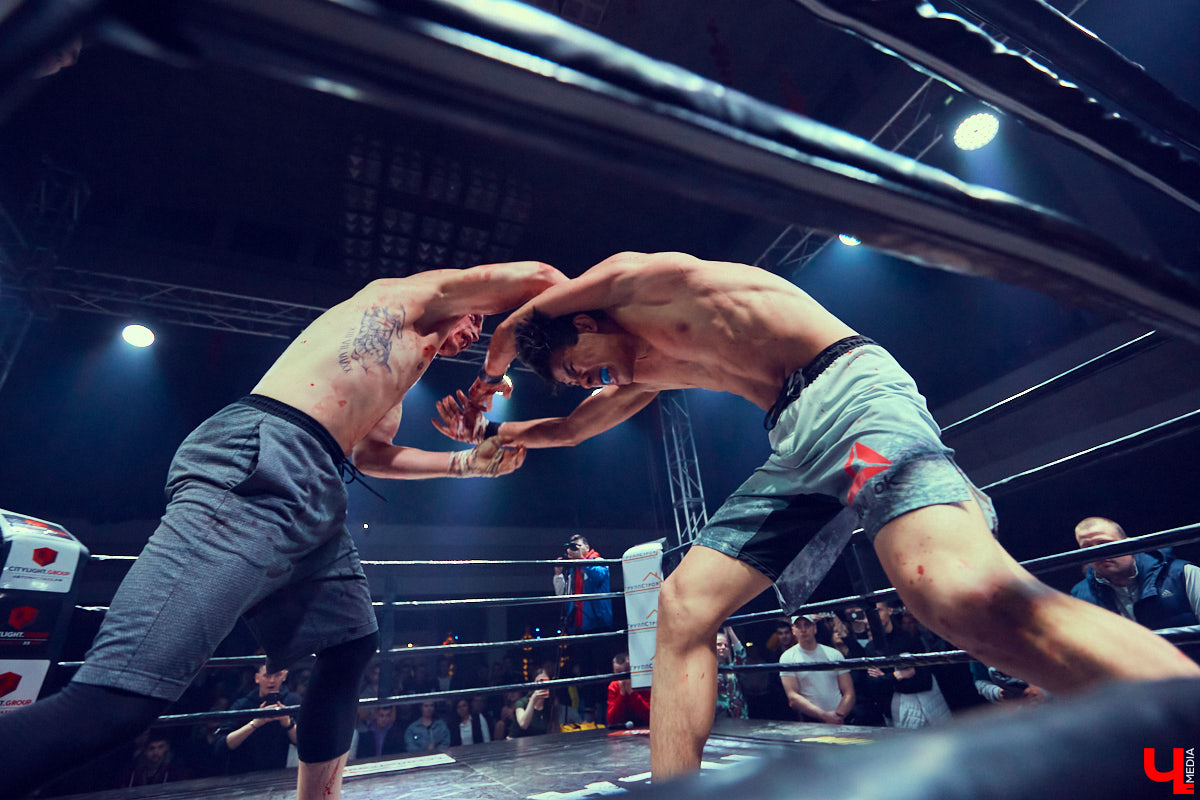 Владимирские ютуберы «ПуляTV» снова устроили жаркое шоу по прежним правилам, но в новом оформлении. Вливаемся в рабочую неделю с бесстрашными спортсменами, разбитыми лицами и, внезапно, Дашей Шигиной.