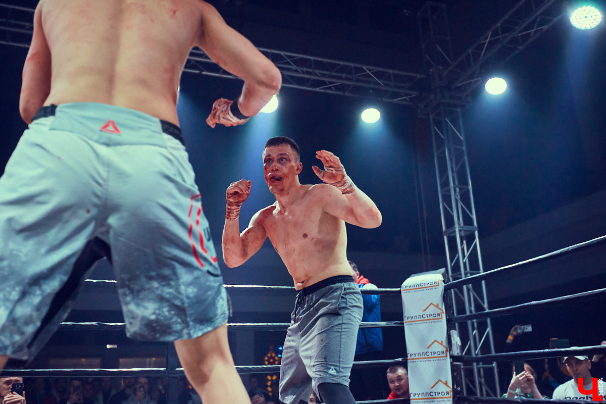 Владимирские ютуберы «ПуляTV» снова устроили жаркое шоу по прежним правилам, но в новом оформлении. Вливаемся в рабочую неделю с бесстрашными спортсменами, разбитыми лицами и, внезапно, Дашей Шигиной.