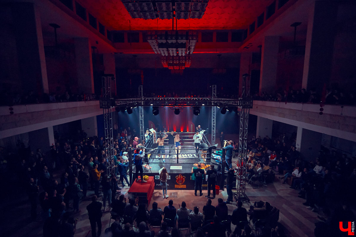 Владимирские ютуберы «ПуляTV» снова устроили жаркое шоу по прежним правилам, но в новом оформлении. Вливаемся в рабочую неделю с бесстрашными спортсменами, разбитыми лицами и, внезапно, Дашей Шигиной.