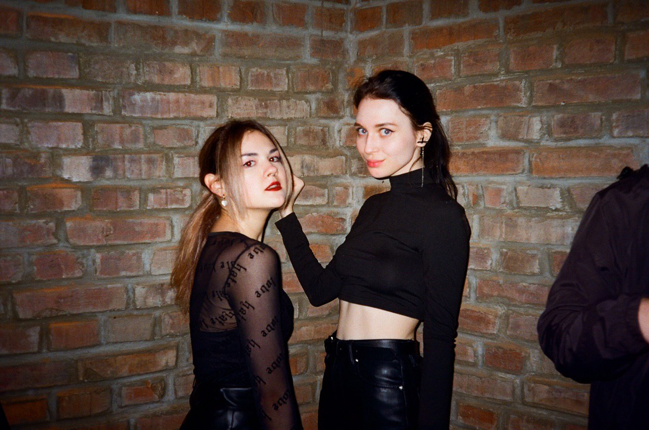 Во Владимире прошел очередной рейв для любителей электронной музыки. Место было выбрано очень необычное - старая водонапорная башня. Аскетичный красный кирпич интерьера, танцпол битком и визит сотрудников правопорядка: продолжат ли организаторы свои техно-пати?