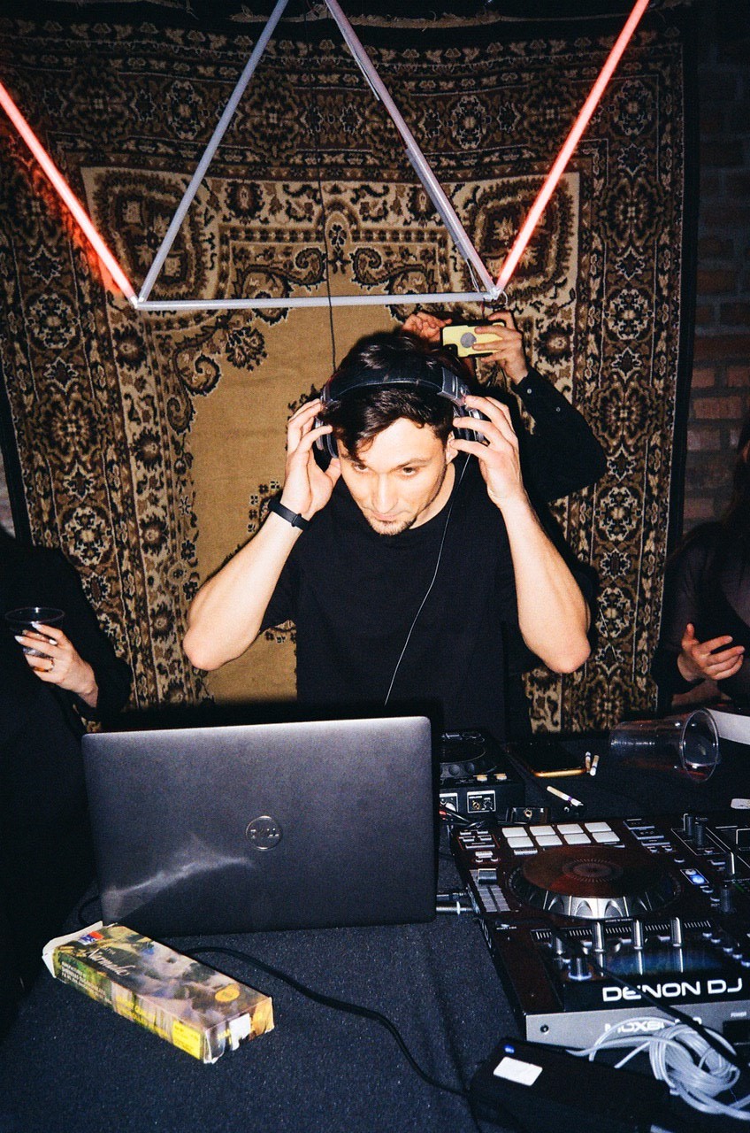 Во Владимире прошел очередной рейв для любителей электронной музыки. Место было выбрано очень необычное - старая водонапорная башня. Аскетичный красный кирпич интерьера, танцпол битком и визит сотрудников правопорядка: продолжат ли организаторы свои техно-пати?