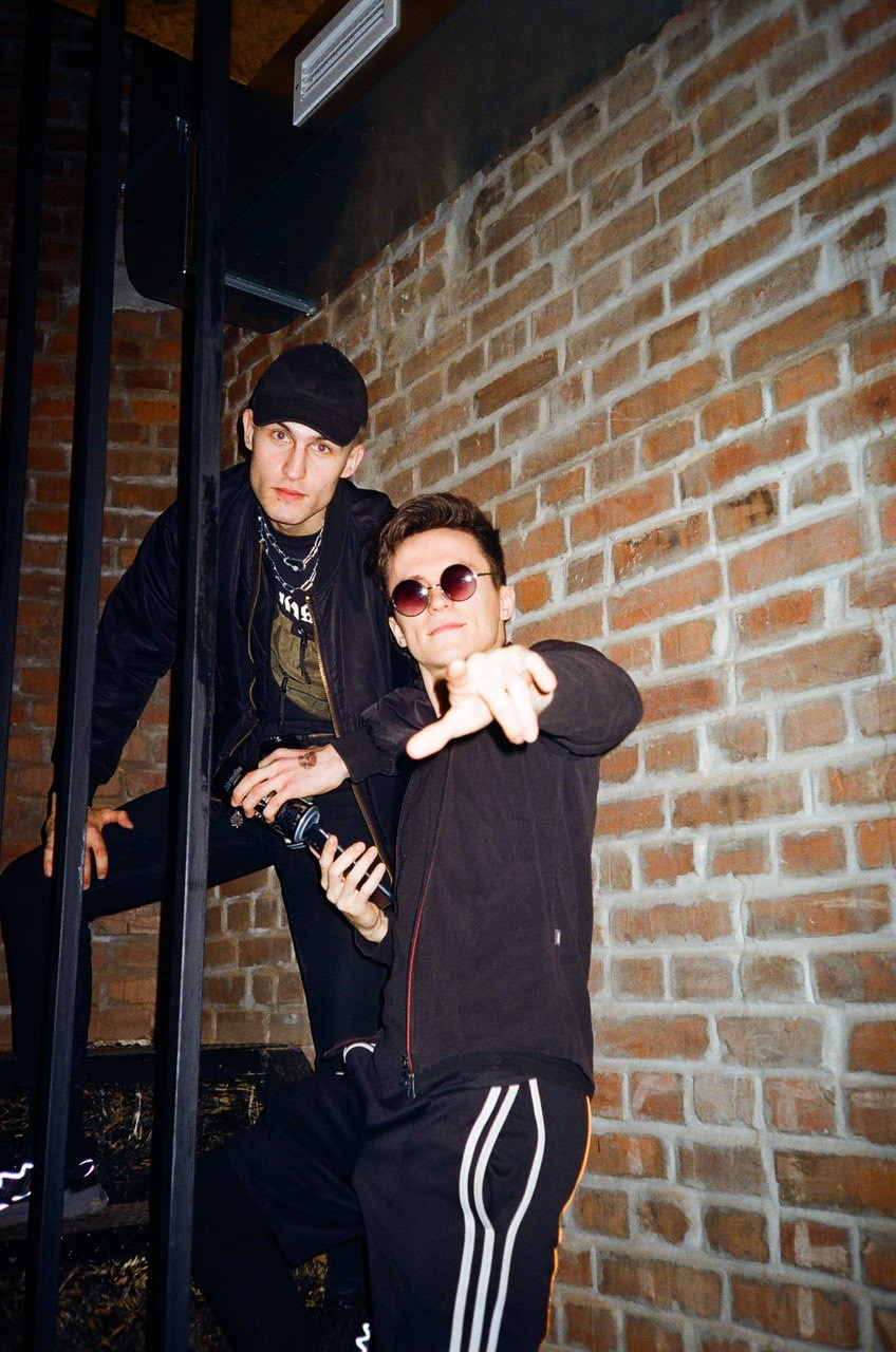 Во Владимире прошел очередной рейв для любителей электронной музыки. Место было выбрано очень необычное - старая водонапорная башня. Аскетичный красный кирпич интерьера, танцпол битком и визит сотрудников правопорядка: продолжат ли организаторы свои техно-пати?