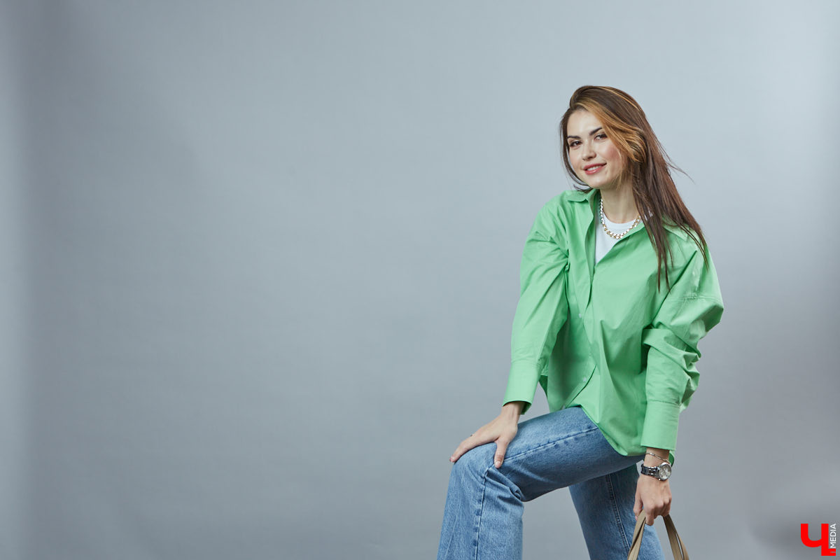 Управленец, эксперт красоты и мама: возможно ли претворять в гардеробе сразу несколько ролей? Стиль владелицы бьюти-студии Анны Клеменко кричит: «Да!» Девушка поведала нам о своих любимых нарядах и о том, как сложно все-таки одеваться модно в Коврове.