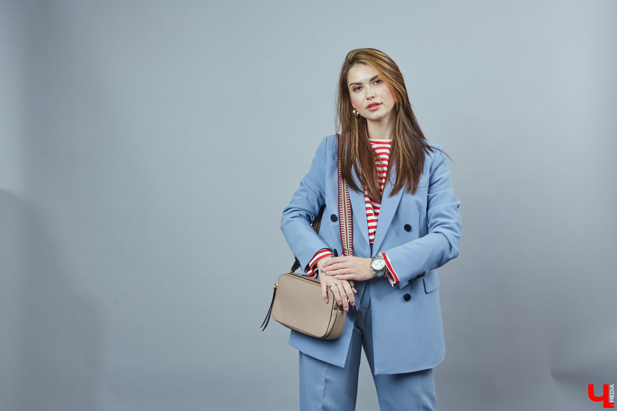 Управленец, эксперт красоты и мама: возможно ли претворять в гардеробе сразу несколько ролей? Стиль владелицы бьюти-студии Анны Клеменко кричит: «Да!» Девушка поведала нам о своих любимых нарядах и о том, как сложно все-таки одеваться модно в Коврове.