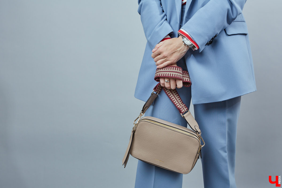 Управленец, эксперт красоты и мама: возможно ли претворять в гардеробе сразу несколько ролей? Стиль владелицы бьюти-студии Анны Клеменко кричит: «Да!» Девушка поведала нам о своих любимых нарядах и о том, как сложно все-таки одеваться модно в Коврове.