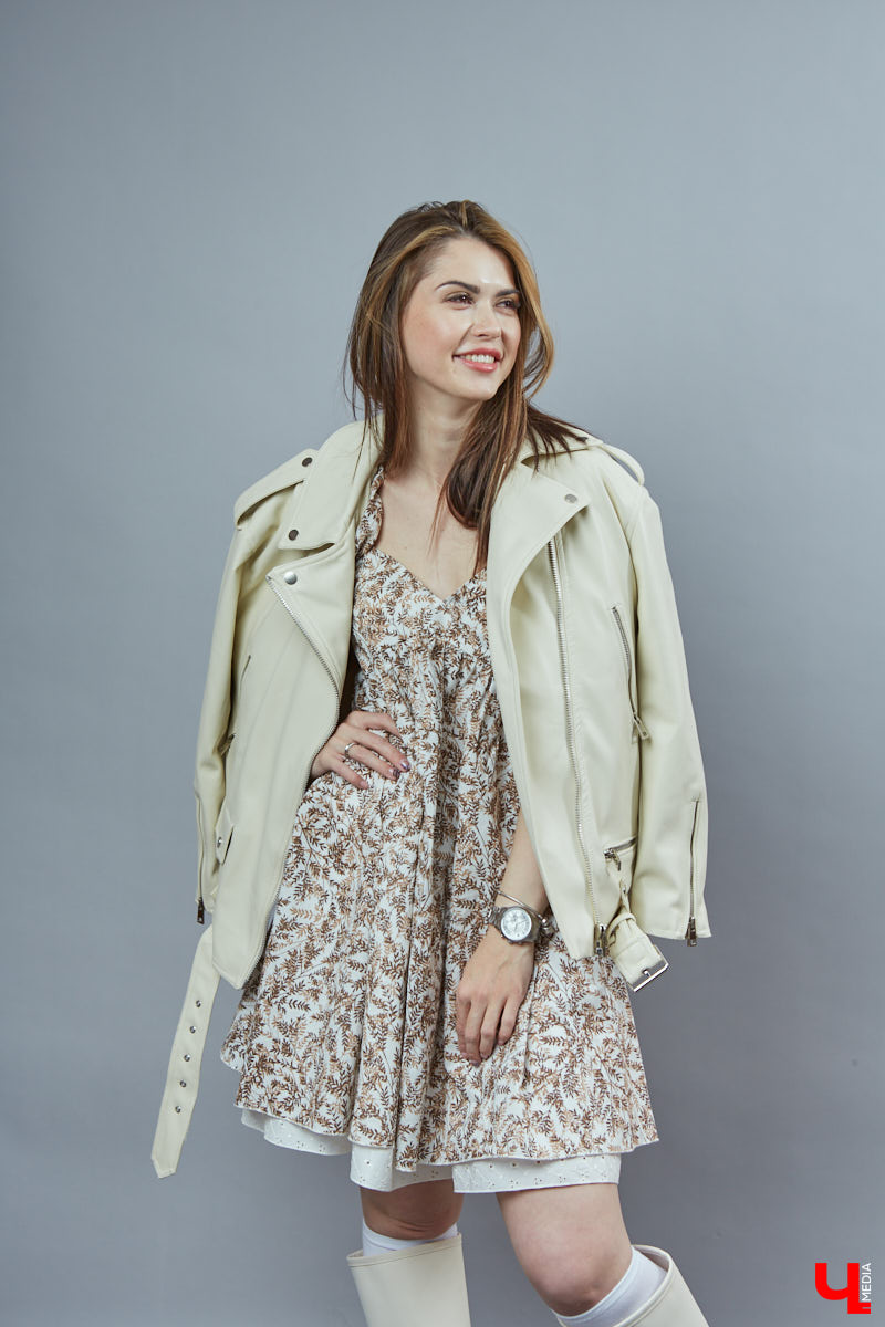 Управленец, эксперт красоты и мама: возможно ли претворять в гардеробе сразу несколько ролей? Стиль владелицы бьюти-студии Анны Клеменко кричит: «Да!» Девушка поведала нам о своих любимых нарядах и о том, как сложно все-таки одеваться модно в Коврове.