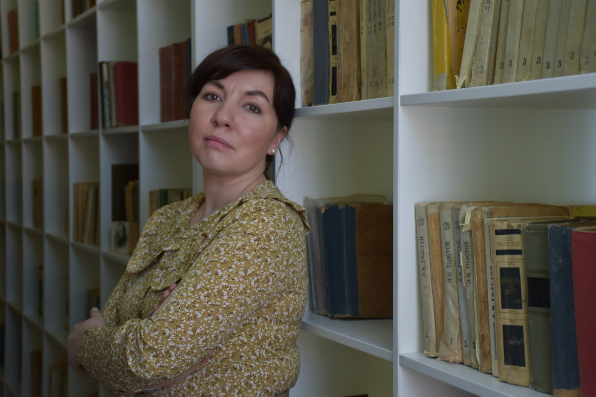 Сегодня на неудобные вопросы о своей профессии отвечает учитель русского языка и литературы Светлана Морозова, которая в этом году прошла в финал областного конкурса «Учитель года-2021».