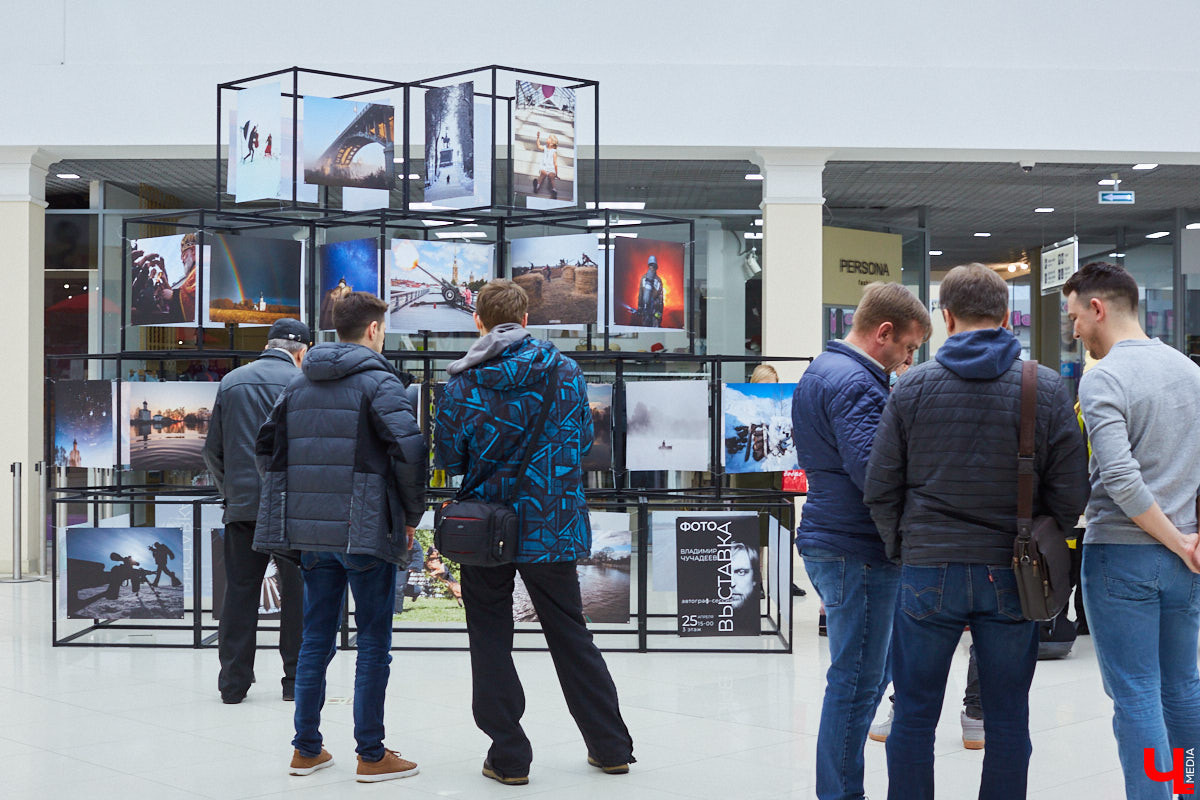 Видимо, по ;примеру «Мегаторга» на ;третьем этаже Торговых рядов решили тоже устроить выставочное пространство. Первым в ;новом месте продемонстрировал свои работы фоторепортер Владимир Чучадеев.