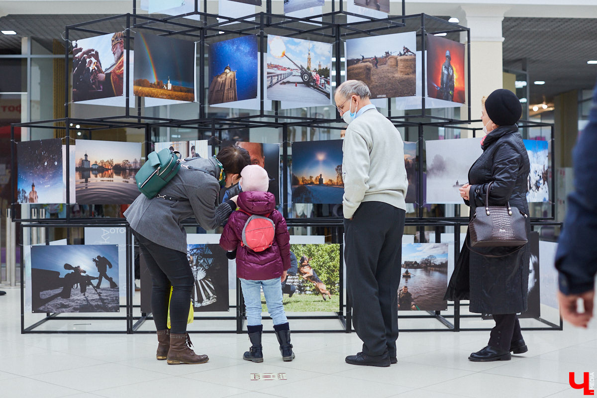 Видимо, по ;примеру «Мегаторга» на ;третьем этаже Торговых рядов решили тоже устроить выставочное пространство. Первым в ;новом месте продемонстрировал свои работы фоторепортер Владимир Чучадеев.