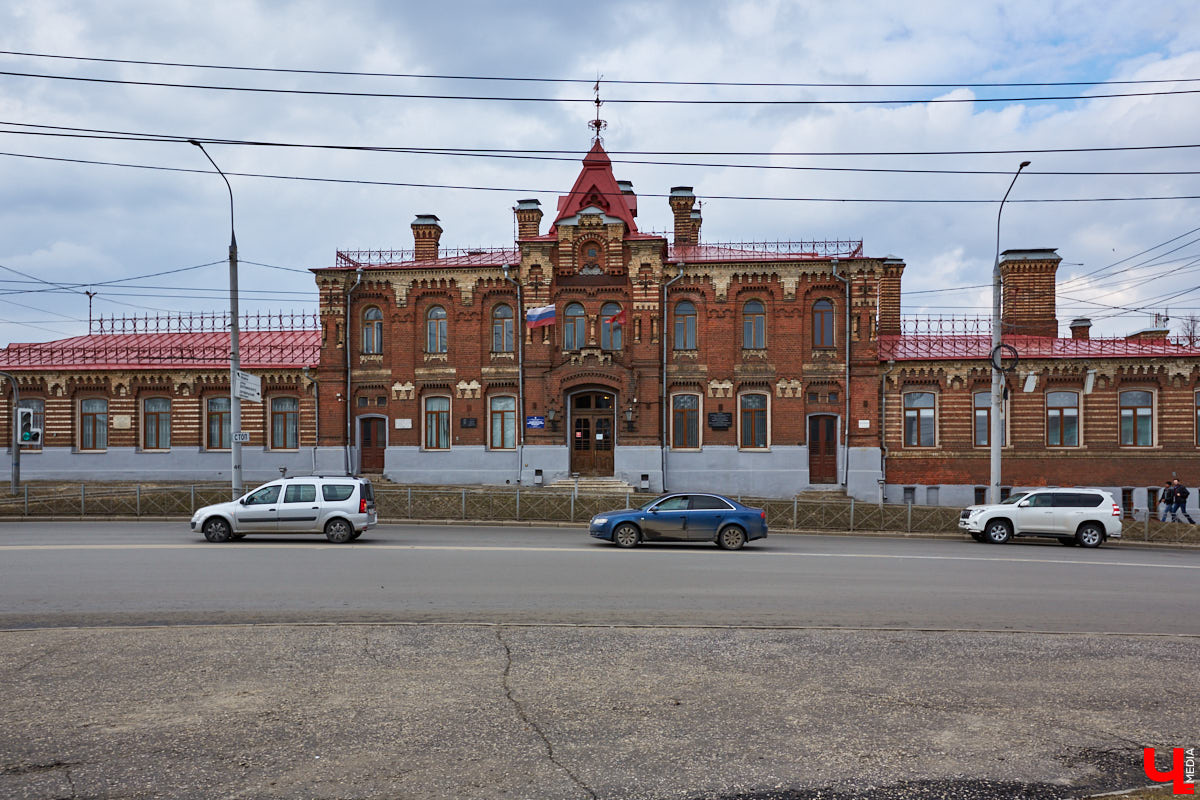 «Ползучие» арки, круглые окна и колонны-языки: всё это характерно для стиля модерн. Как быстро вычислить его на улицах города, подсказала член Союза архитекторов России Людмила Басманова.