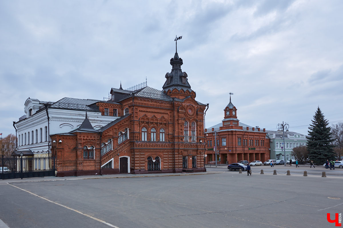 «Ползучие» арки, круглые окна и колонны-языки: всё это характерно для стиля модерн. Как быстро вычислить его на улицах города, подсказала член Союза архитекторов России Людмила Басманова.