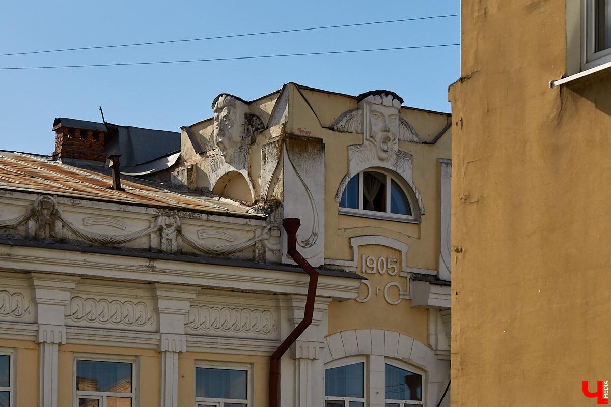 «Ползучие» арки, круглые окна и колонны-языки: всё это характерно для стиля модерн. Как быстро вычислить его на улицах города, подсказала член Союза архитекторов России Людмила Басманова.