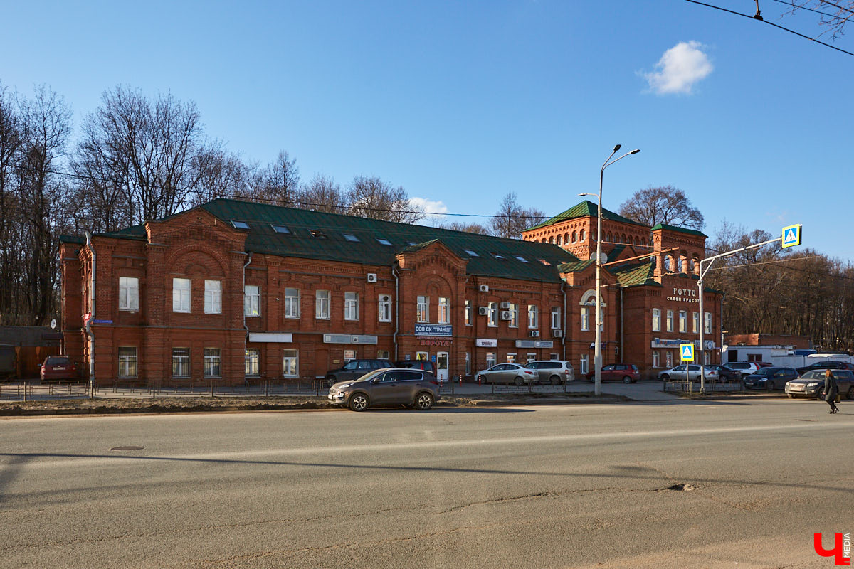 «Ползучие» арки, круглые окна и колонны-языки: всё это характерно для стиля модерн. Как быстро вычислить его на улицах города, подсказала член Союза архитекторов России Людмила Басманова.