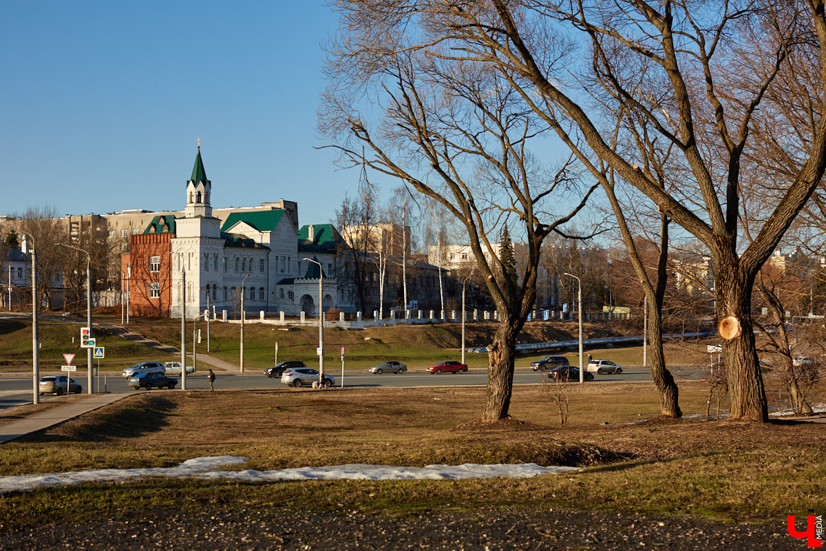 «Ползучие» арки, круглые окна и колонны-языки: всё это характерно для стиля модерн. Как быстро вычислить его на улицах города, подсказала член Союза архитекторов России Людмила Басманова.