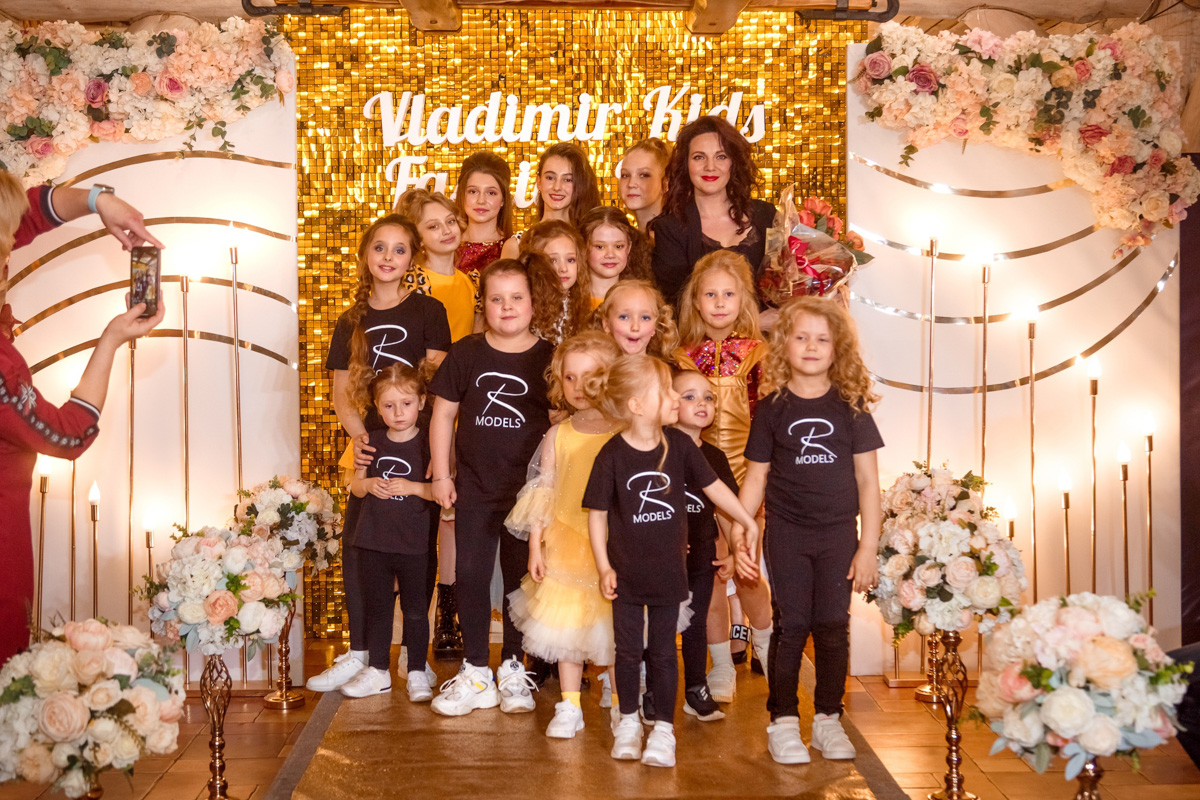 25 апреля в городе вновь прогремел Vladimir Kids Fashion Day. Вот как описала это событие его организатор и дизайнер Наталья Рязанова: «Наш „модный день“ прошел так, как не все московские показы проходят».