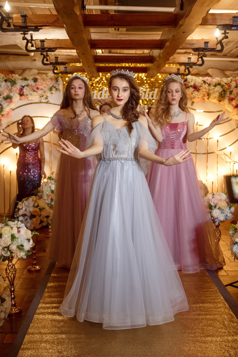 25 апреля в городе вновь прогремел Vladimir Kids Fashion Day. Вот как описала это событие его организатор и дизайнер Наталья Рязанова: «Наш „модный день“ прошел так, как не все московские показы проходят».