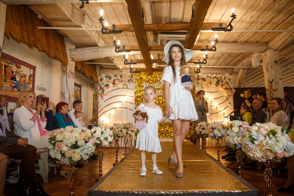 25 апреля в городе вновь прогремел Vladimir Kids Fashion Day. Вот как описала это событие его организатор и дизайнер Наталья Рязанова: «Наш „модный день“ прошел так, как не все московские показы проходят».