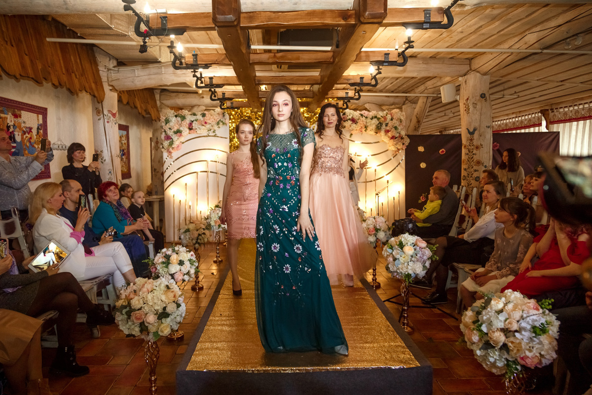 25 апреля в городе вновь прогремел Vladimir Kids Fashion Day. Вот как описала это событие его организатор и дизайнер Наталья Рязанова: «Наш „модный день“ прошел так, как не все московские показы проходят».