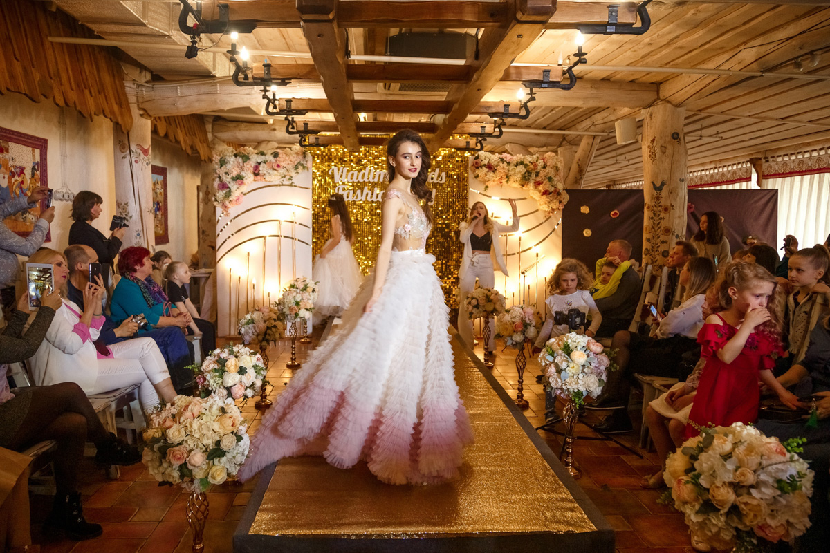 25 апреля в городе вновь прогремел Vladimir Kids Fashion Day. Вот как описала это событие его организатор и дизайнер Наталья Рязанова: «Наш „модный день“ прошел так, как не все московские показы проходят».