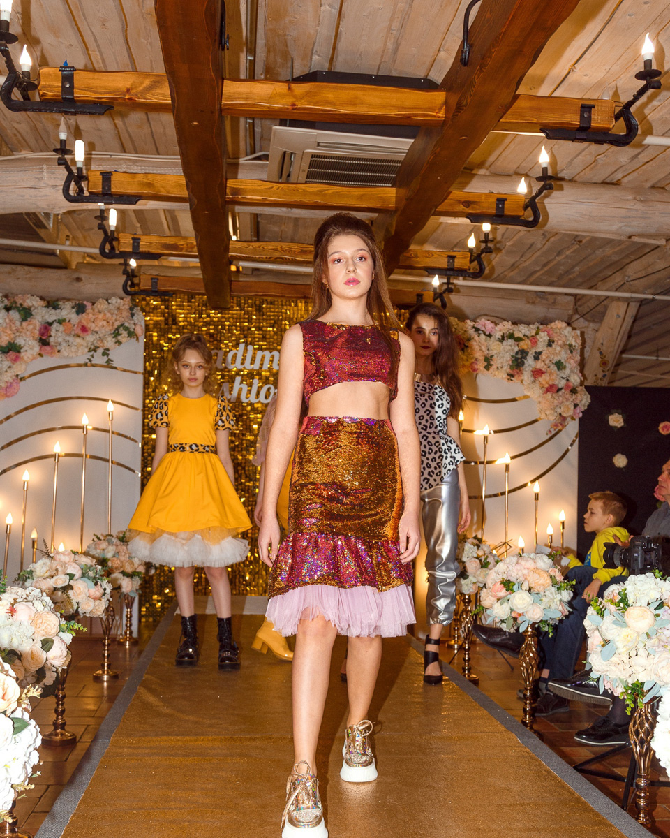 25 апреля в городе вновь прогремел Vladimir Kids Fashion Day. Вот как описала это событие его организатор и дизайнер Наталья Рязанова: «Наш „модный день“ прошел так, как не все московские показы проходят».