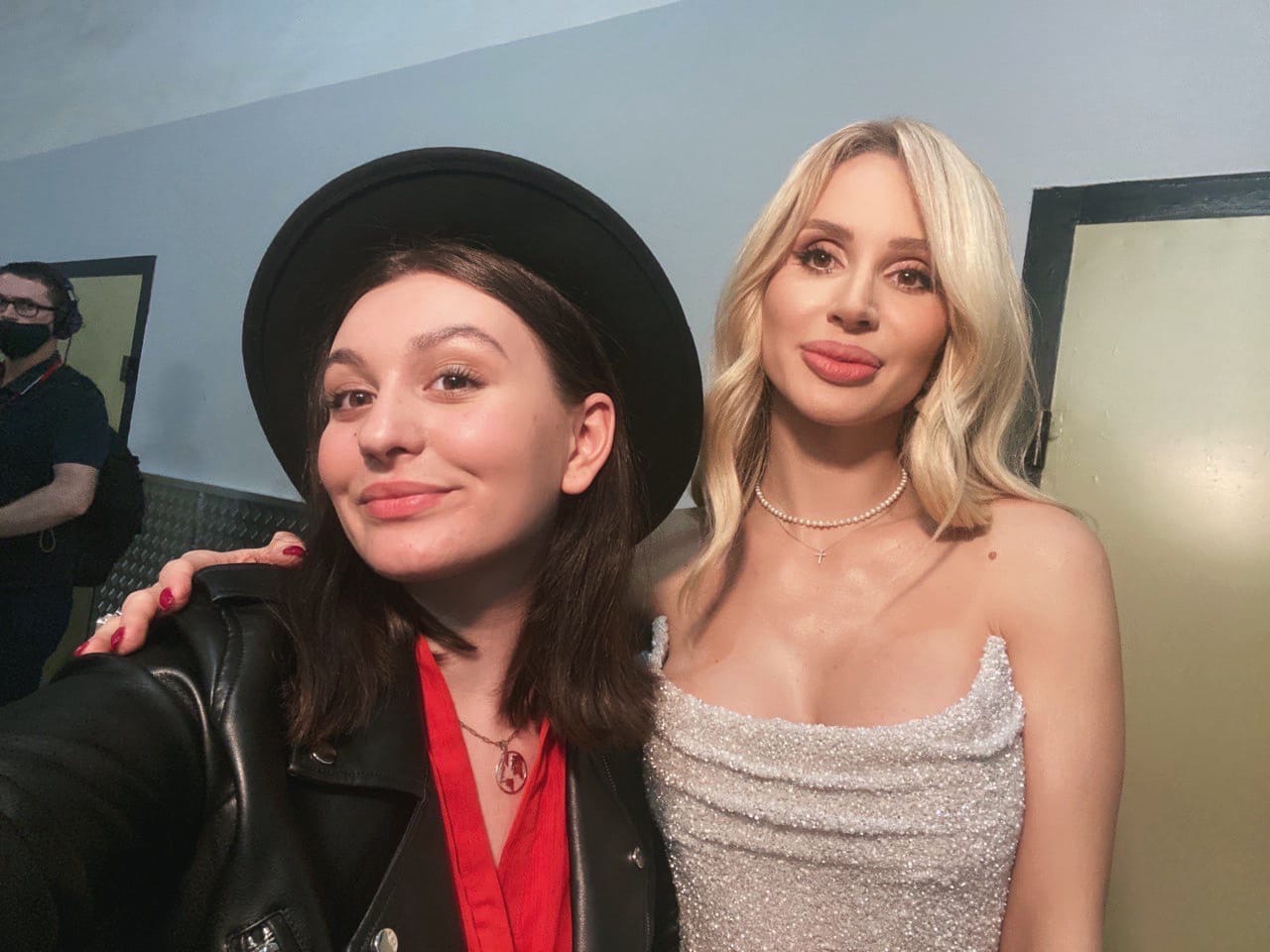 Спеть песню Aerosmith в прямом эфире и ни о чем не жалеть. Четырнадцатилетняя Кира Гоголадзе из Владимира о финале вокального проекта «Голос. Дети» и дальнейших планах на участие в «Голосе» для взрослых.