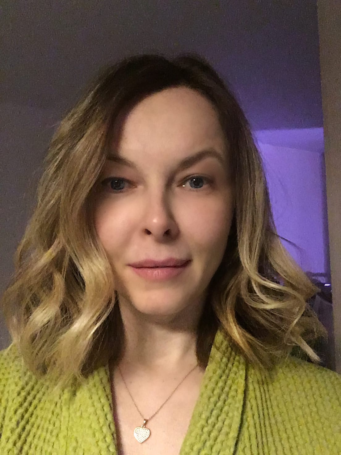 Ботокс или филлеры - для непосвященных это просто китайская грамота. Для тех, кто в теме инъекционной косметологии, - привычные термины. Что за ними скрывается? Рассказали те, кто регулярно посещает такие процедуры.