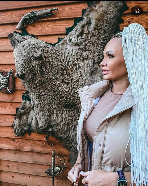 Ботокс или филлеры - для непосвященных это просто китайская грамота. Для тех, кто в теме инъекционной косметологии, - привычные термины. Что за ними скрывается? Рассказали те, кто регулярно посещает такие процедуры.