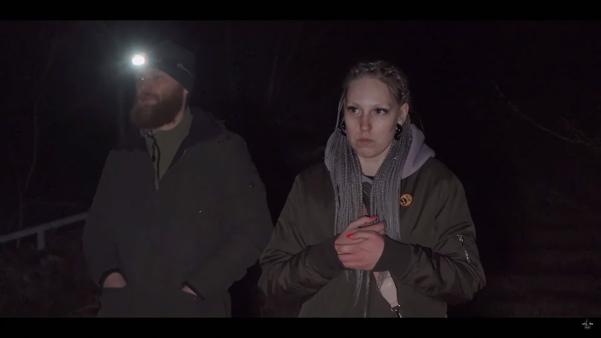 Если верить слухам, во Владимирской области на территории заброшенной базы отдыха живет призрак. Узнав об этом, блогер Ракета решил провести эксперимент по призыву нечисти и, конечно же, доверил столь ответственное задание местным ребятам.