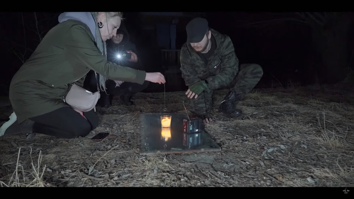 Если верить слухам, во Владимирской области на территории заброшенной базы отдыха живет призрак. Узнав об этом, блогер Ракета решил провести эксперимент по призыву нечисти и, конечно же, доверил столь ответственное задание местным ребятам.